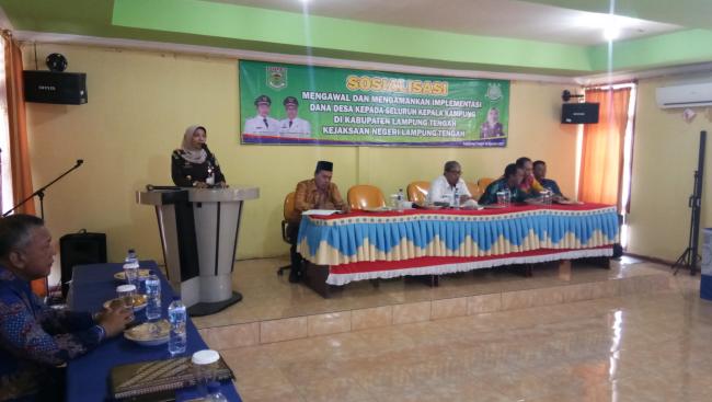Kajari Lampung Tengah Ibu Nina Saat Mengisi Acara Sosialisasi Impelementasi Pengamanan Dan Pengawalan Dana ADD. Kamis 24/08/2017